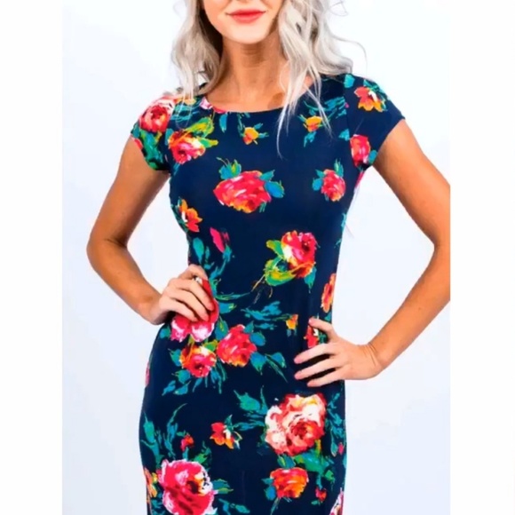 dv dn Dresses & Skirts - Stretchy Blue Floral Dress 🌺